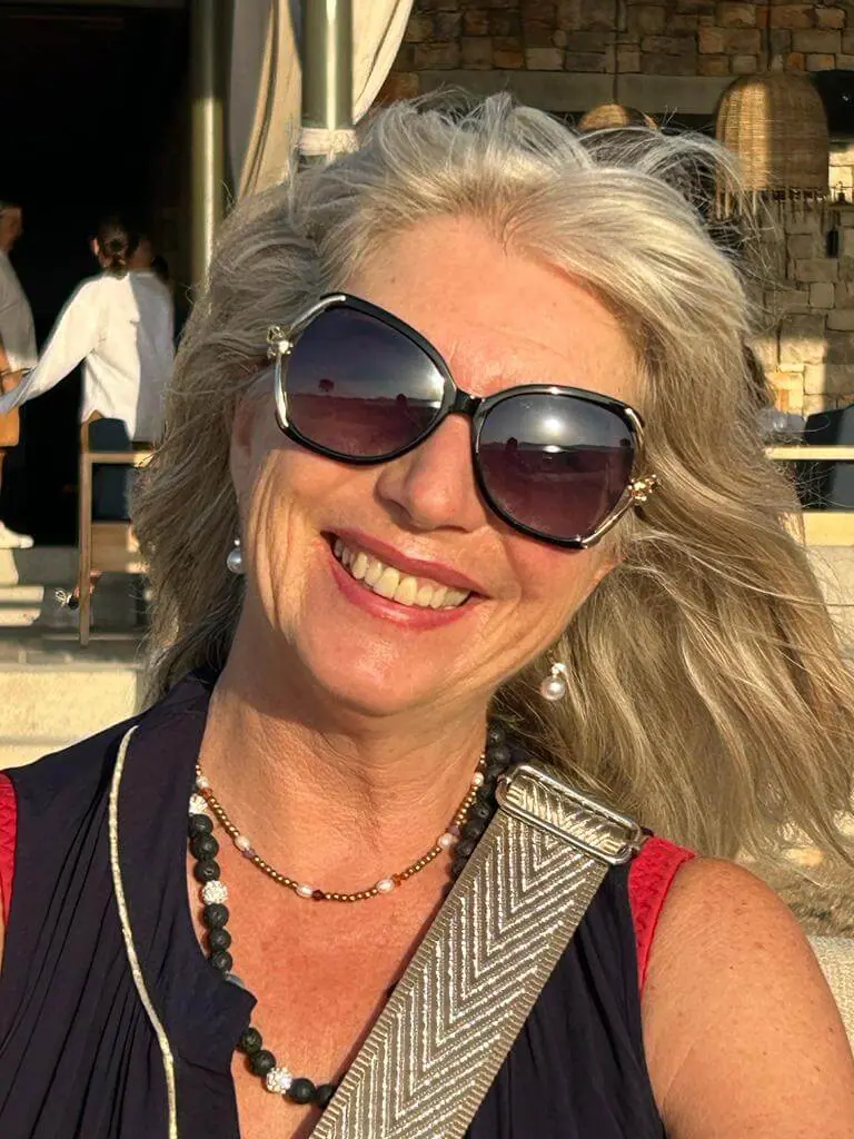 Lilly Frei mit Sonnenbrille